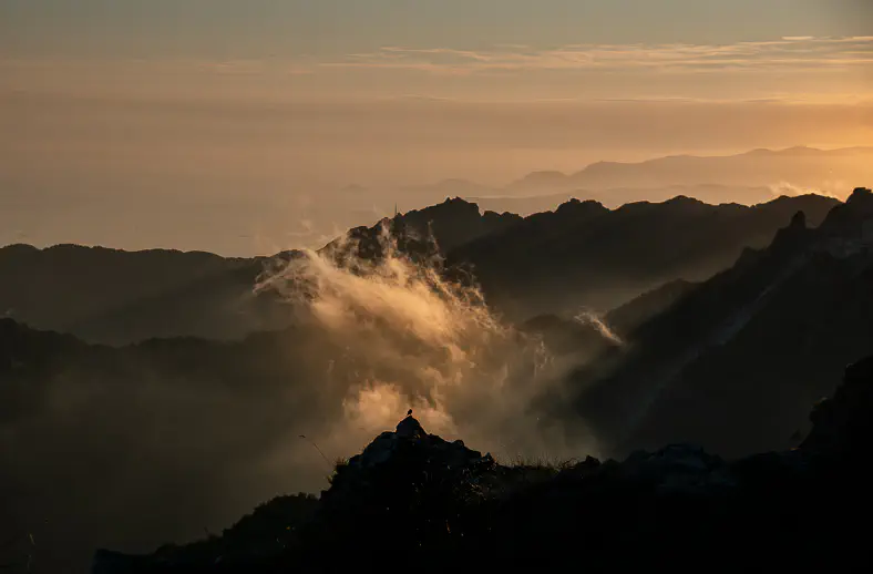 apuan alps golden hour