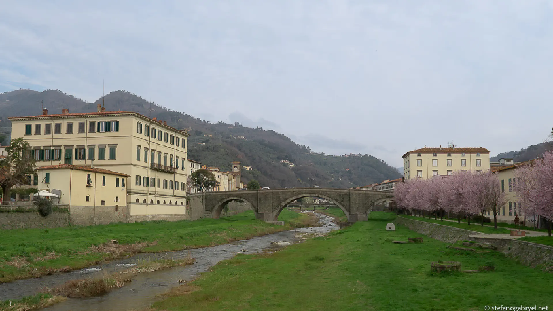 Hiking Near Pescia: Apennines, Lakes & Forest Trails