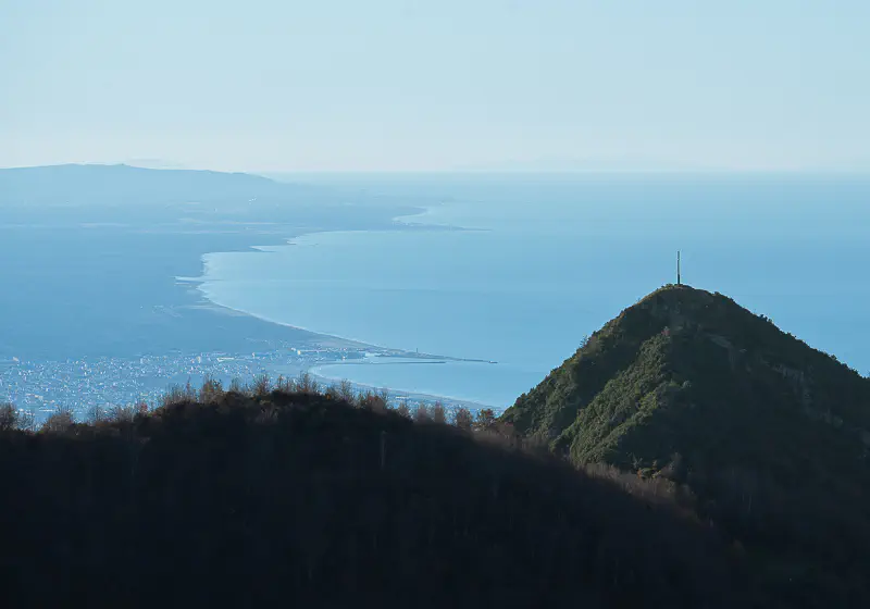 Mount Folgorito and Seaside