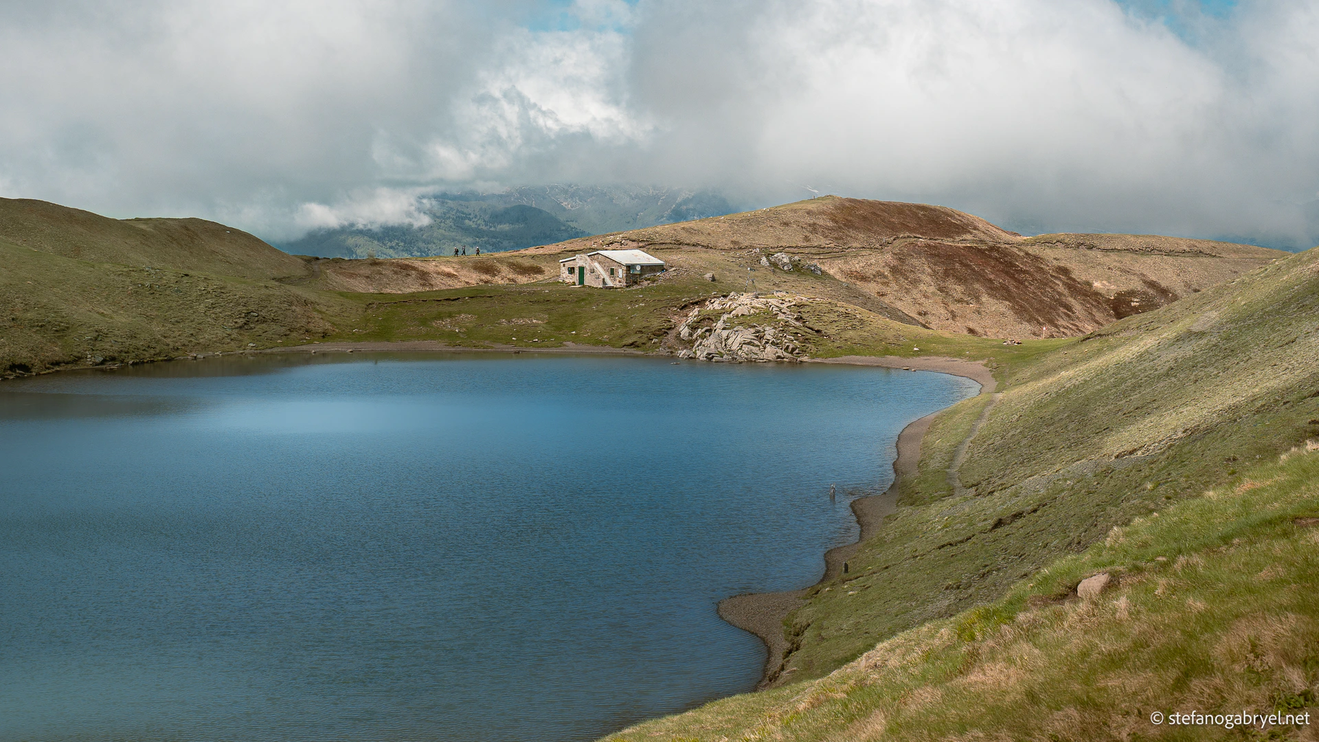 Scaffaiolo Lake Private Tour: High Ridges & Refuge Life