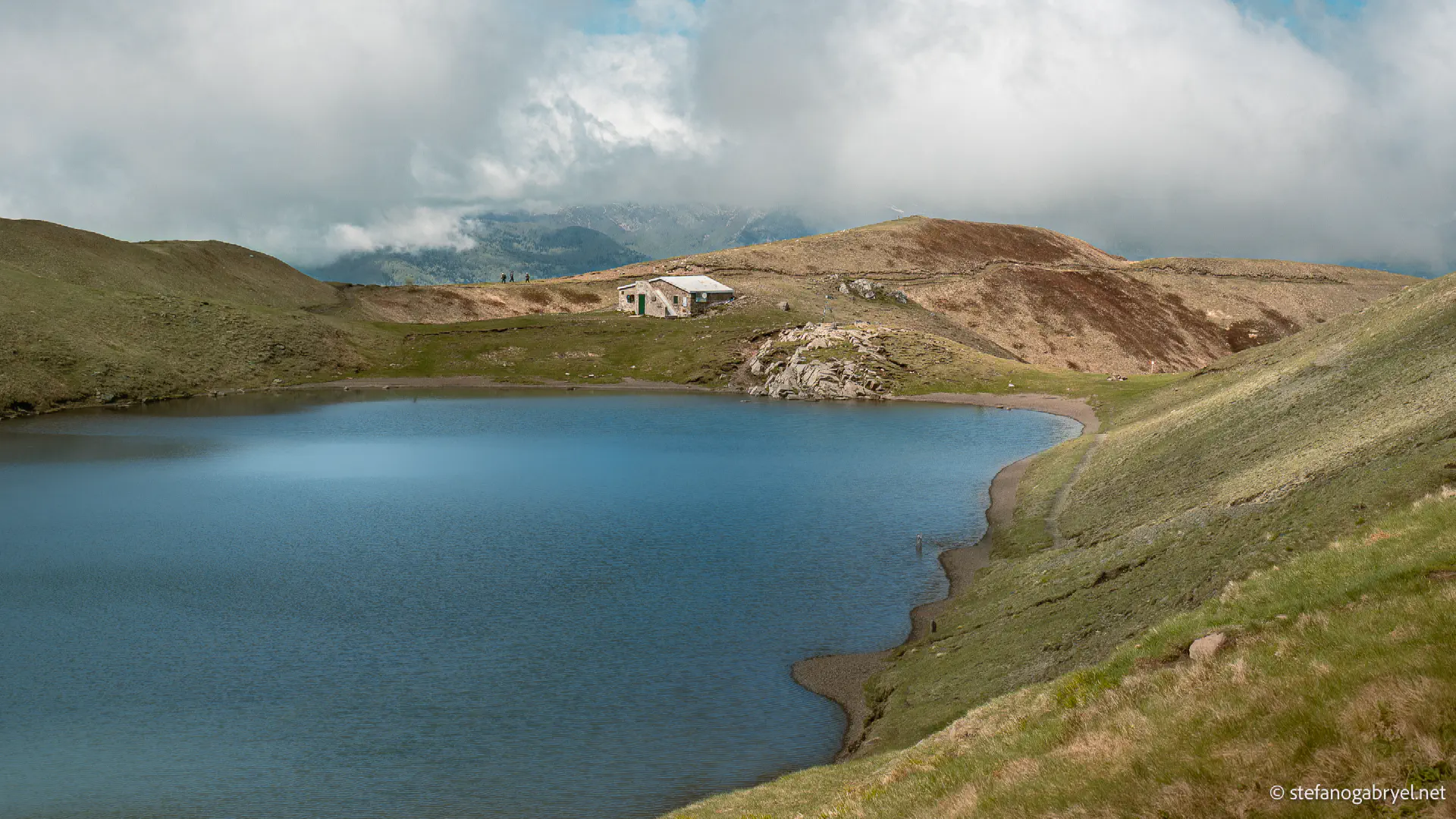Scaffaiolo Lake Private Tour: High Ridges & Refuge Life